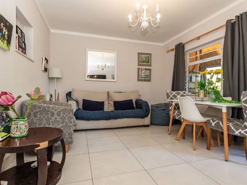 Charming Plumstead Retreat: Comfort & Convenience Await - Photo 8