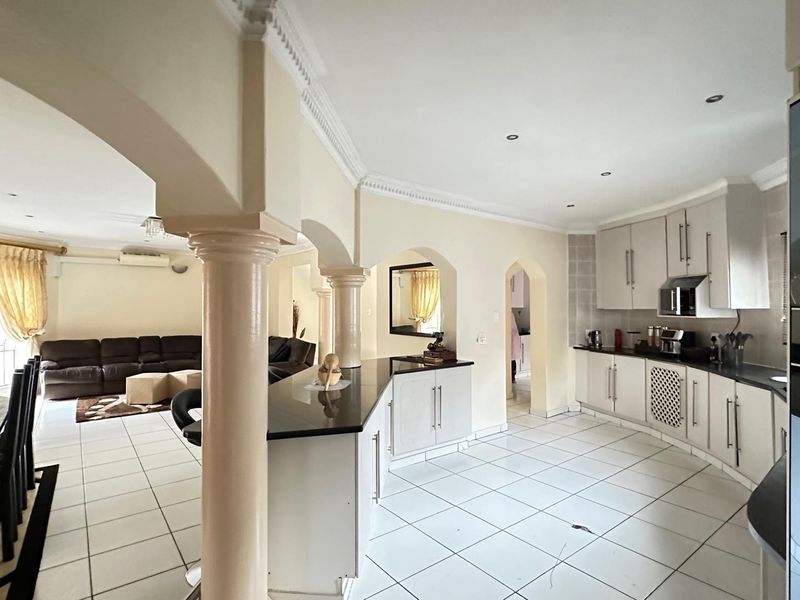 Spacious 4-Bedroom Family Home with Flatlet To Rent in Ninapark - Photo 7