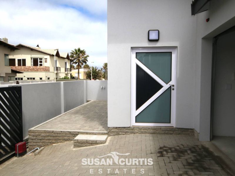 BRAND NEW 5 BEDROOM HOUSE FOR SALE IN THE WATERFRONT - Photo 6