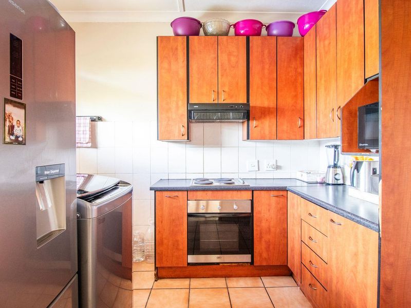 Prime Location & Modern Comfort in One Package - Photo 2