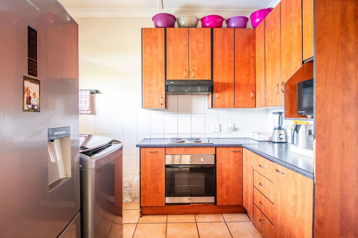 Prime Location & Modern Comfort in One Package - Photo 2