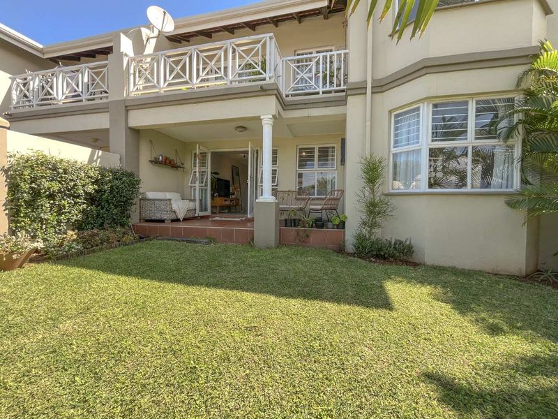 Modern, sleek and recently renovated garden townhouse! - Photo 3
