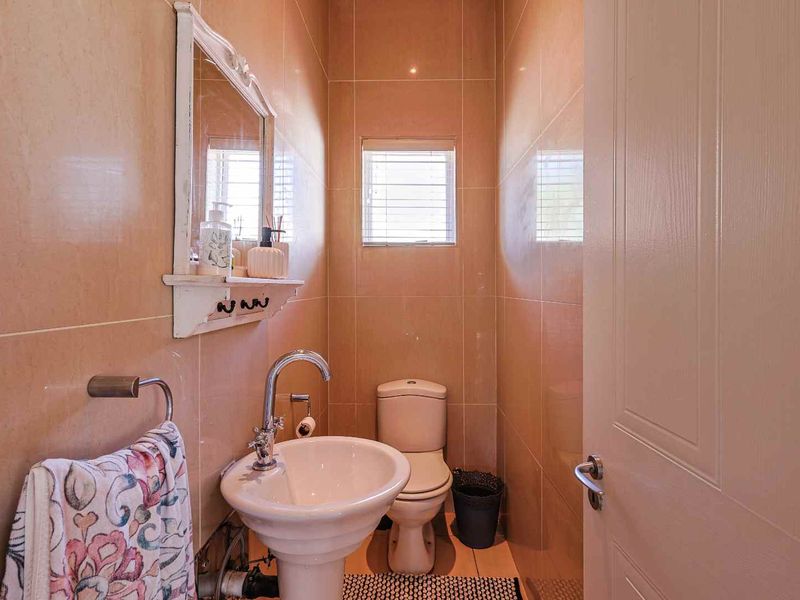 Elegant Family Living with Privacy, Space and Modern Comfort - Photo 7