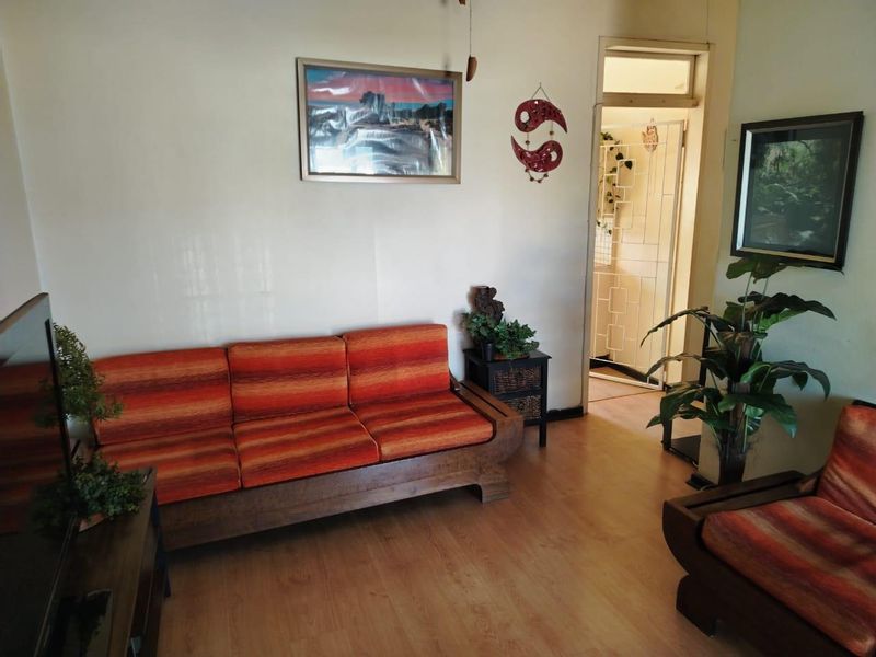 Charming Gem in South Hills - Photo 3