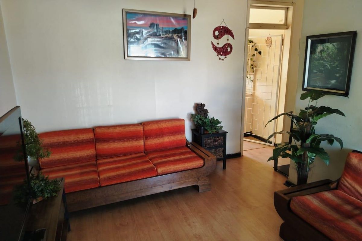 Charming Gem in South Hills - Photo 3