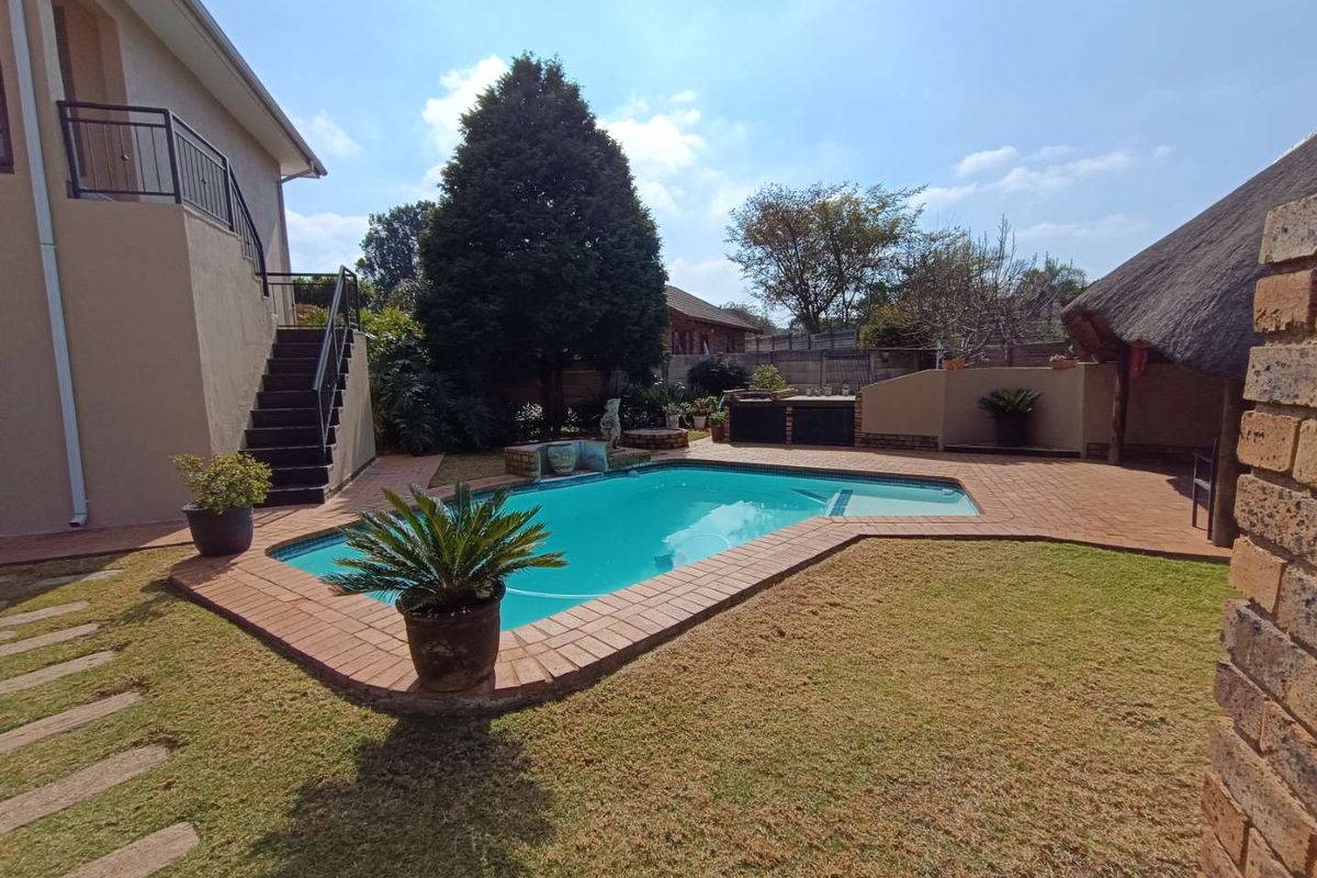 ZWARTKOP - 10 BEDROOM HOUSE - Photo 5