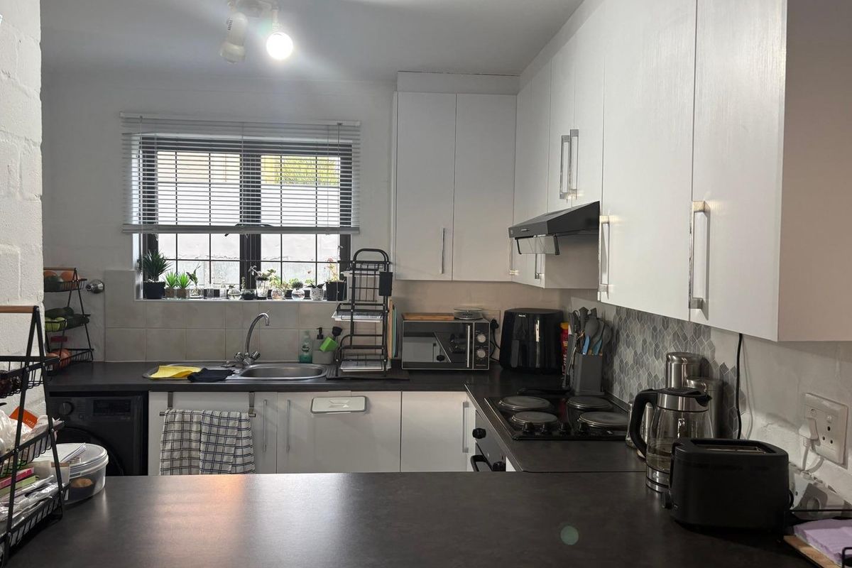 Lovely 2 bedroom duplex in Owerbosch West Beach - Photo 3