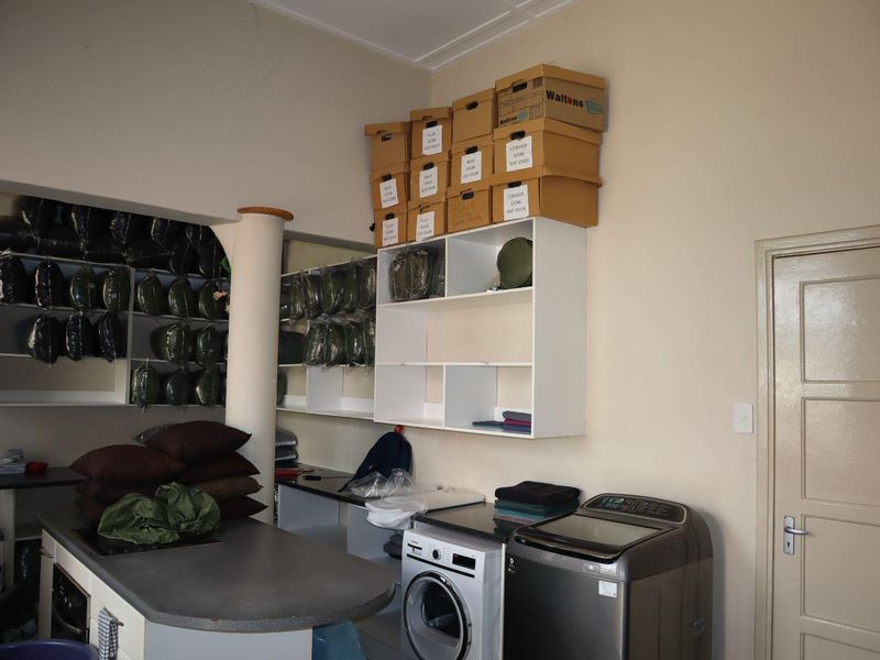 Offices for sale with 2123 sqm erf size. CC Reg - Photo 6