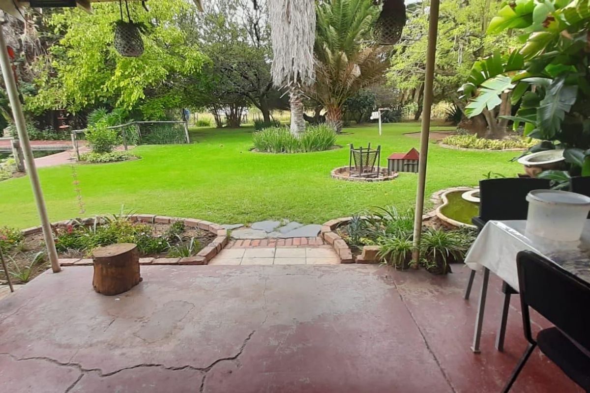 Exceptional Smallholding: Perfect for Family, Farming, & Fun - Photo 4