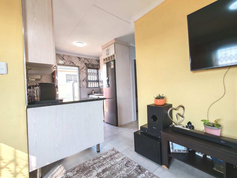 3 Bedroom House for Sale in Tirong Estate - Photo 8