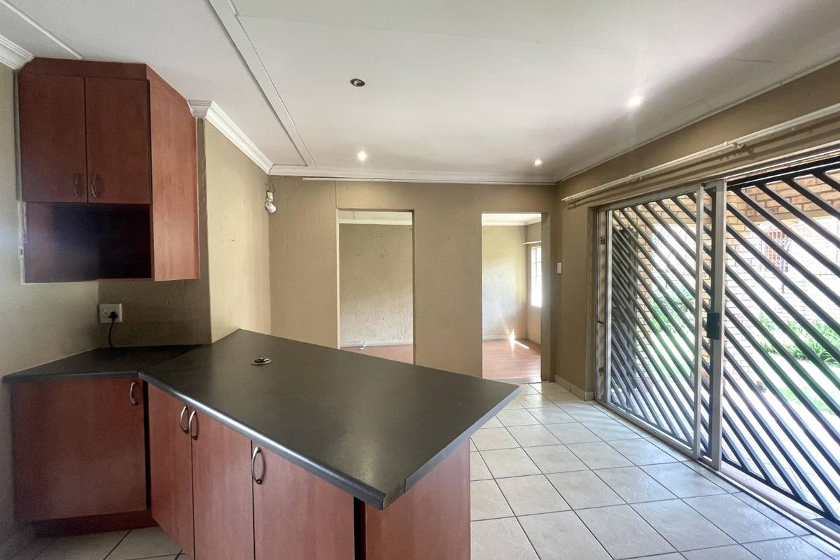 Lock-Up-&-Go Investment Gem in Established Estate | 2-Bed + Loft - Photo 3