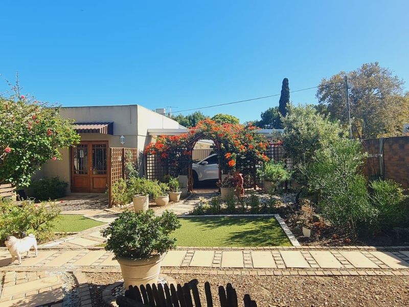 Magnificent Family home with Dual living options - Photo 3