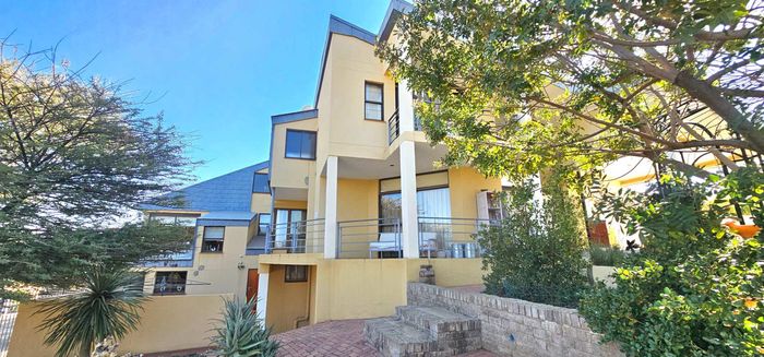 Property #2369629, House Sold in Luxury Hill