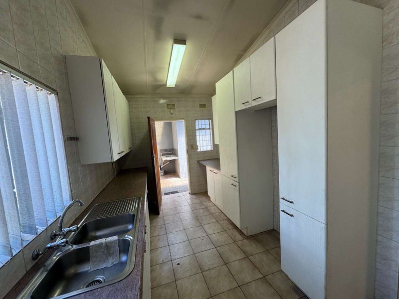 Huge Family Home For Sale - Photo 9