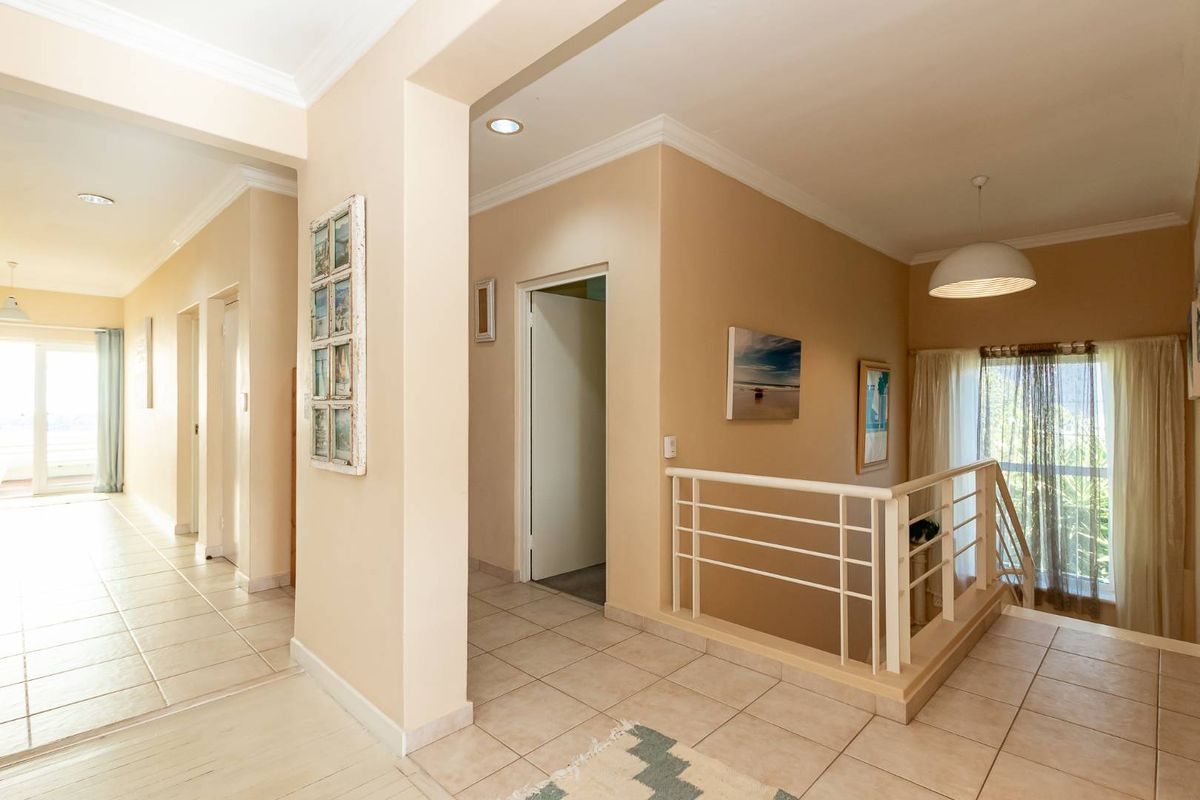 Spacious Coastal Villa – Ideal Lock-Up-and-Go or Permanent Residence - Photo 5