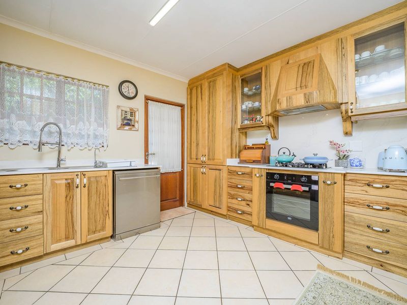 A rare find in Umhlanga Manors - a free standing home! - Photo 10