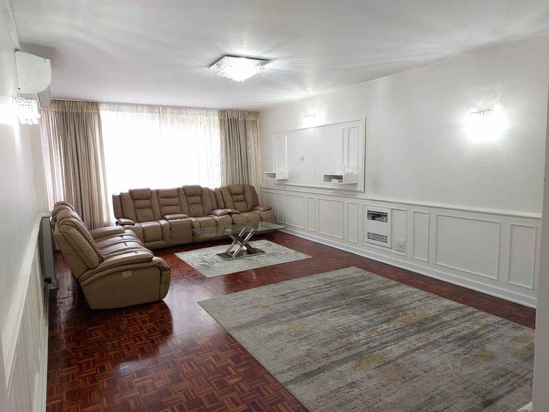 3 BEDROOM APARTMENT TO RENT NEAR MELROSE - Photo 2