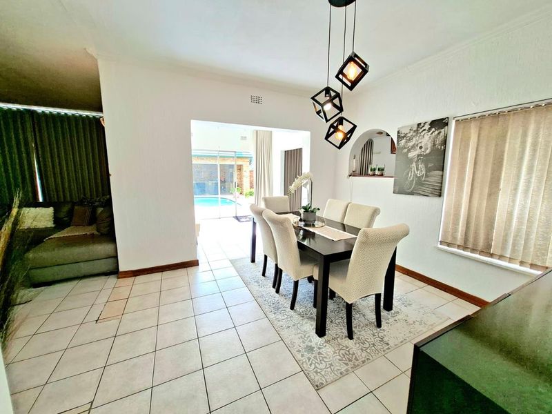 Stunning 4 Bedroom family home in Weltevredenpark - Photo 7