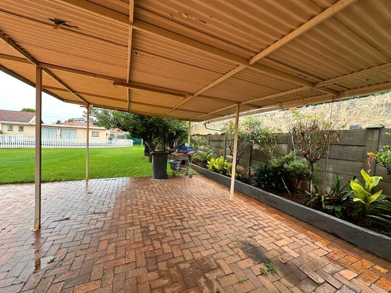 Spacious Family Home on a 1 685m2 Stand – Walking Distance from Florida Hoërskool - Photo 6