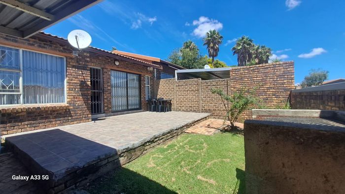 Property #2366252, Townhouse Rental Monthly in Buccleuch
