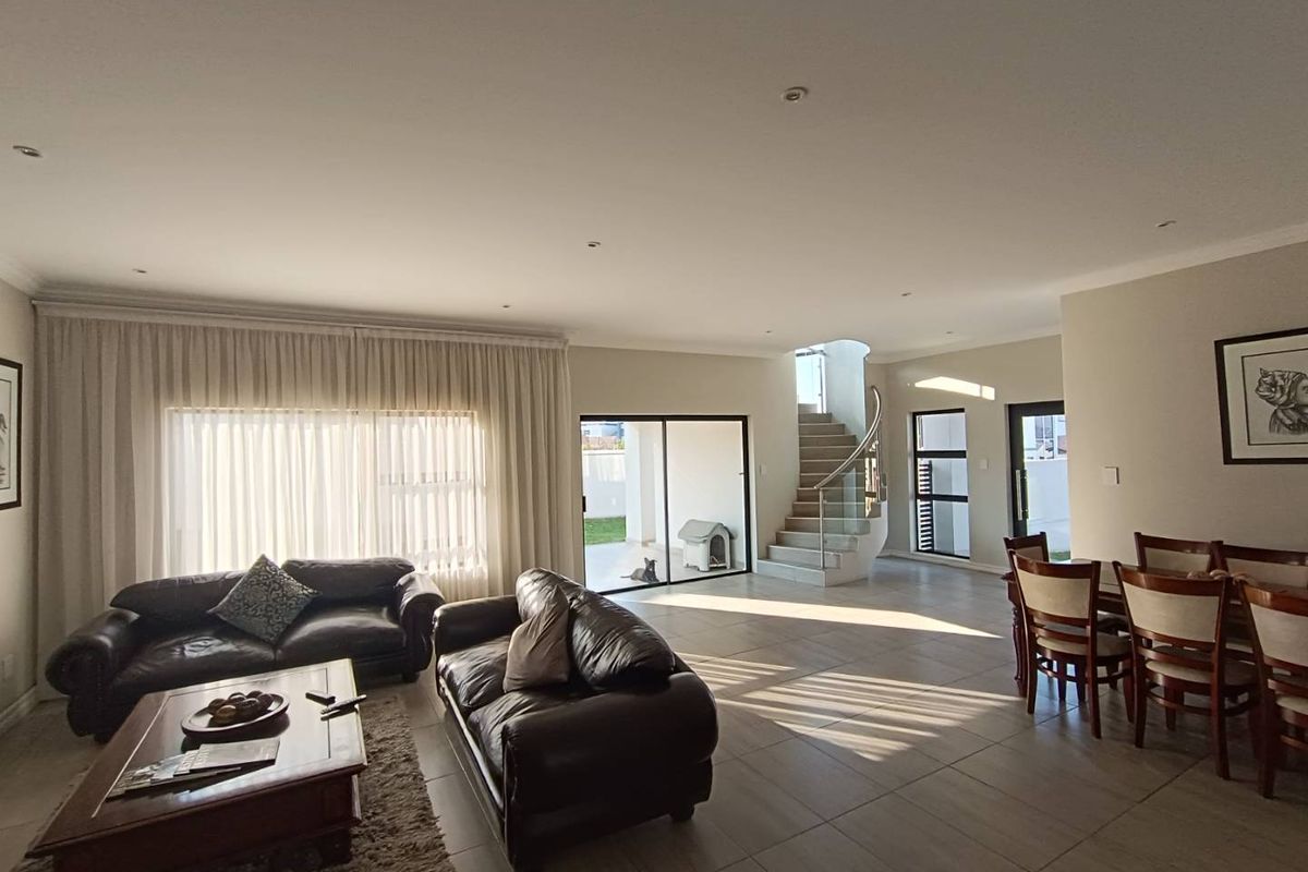BLUE VALLEY GOLF ESTATE:  FAMILY HOME WITH 4 BEDROOMS ALL WITH EN-SUITE BATHROOMS - Photo 5