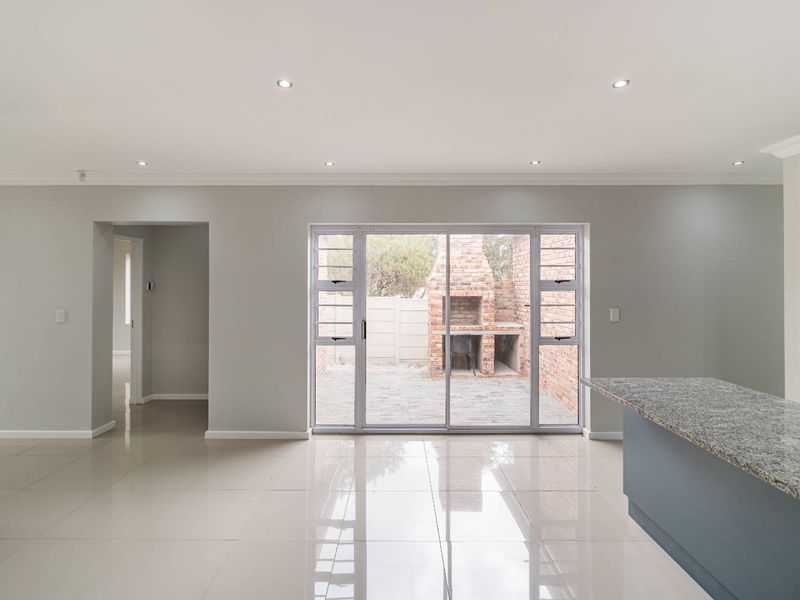 Fairview Modern Facebrick Newly Built Property - Photo 8