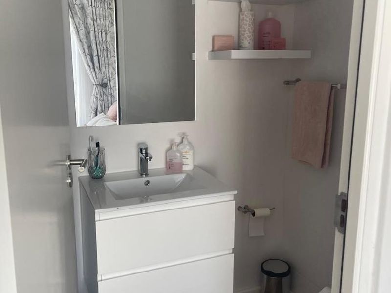 2-Bedroom Fully Furnished Apartment Near Campus - Stellenbosch - Photo 7