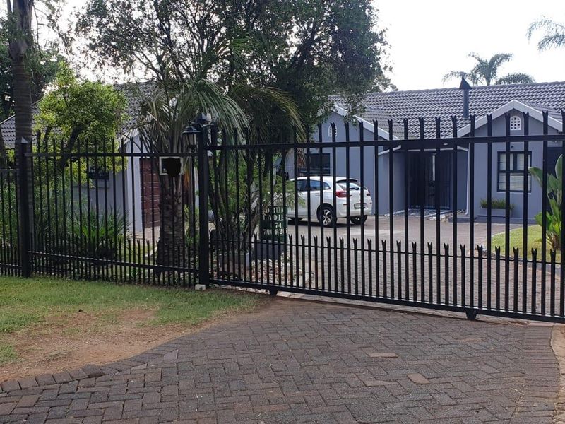 Spacious 3-Bedroom Family Home in Rooihuiskraal - Photo 4