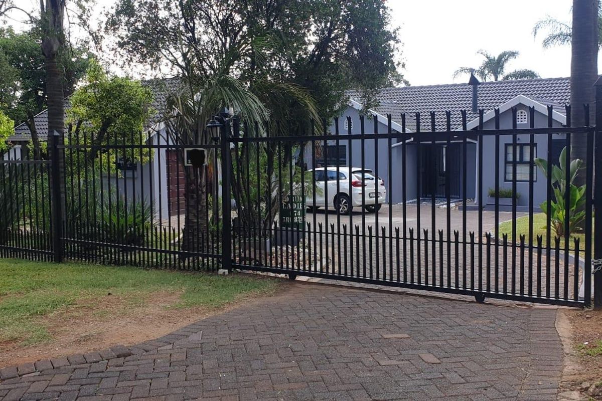 Spacious 3-Bedroom Family Home in Rooihuiskraal - Photo 4