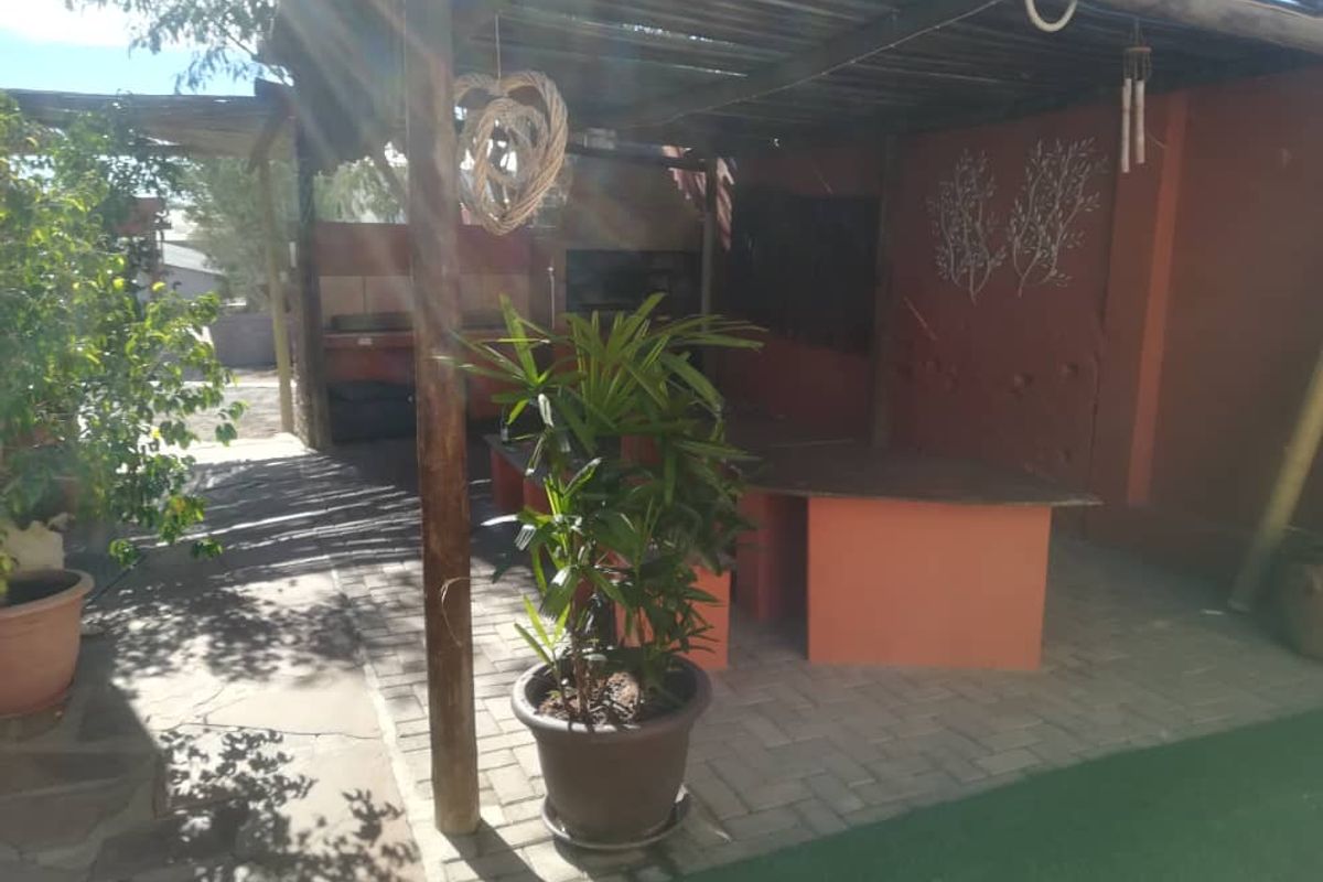 "Charming Guesthouse in Keetmanshoop Awaits New Owner! - Photo 5