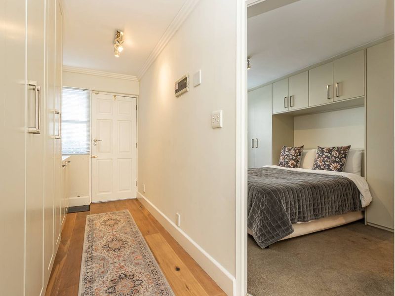 Stylish North facing lock-up & go - Photo 9