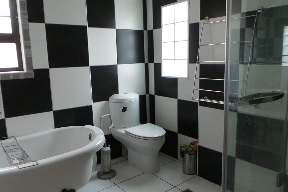 Perfect for the extended family and still earn an income - Photo 5