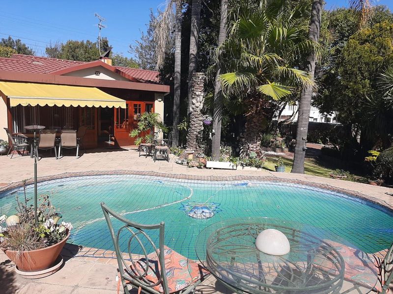 Spacious Family Home with Flatlet, Pool & Prime Location - Photo 2