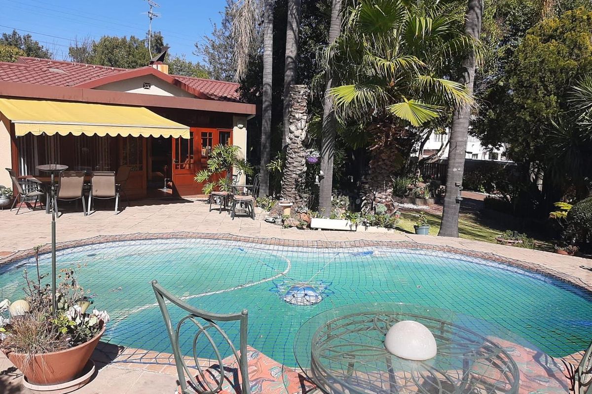 Spacious Family Home with Flatlet, Pool & Prime Location - Photo 2