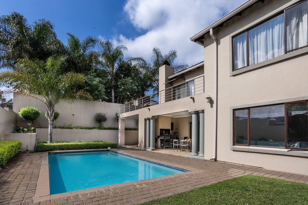 Stunning 4-Bedroom Family Home in Prime Security Estate Location - Photo 3