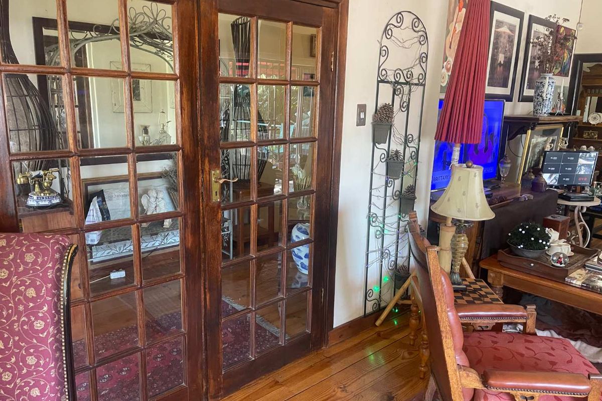 A Warm & Welcoming Kensington Gem — A Home Filled With Heart and Character - Photo 5