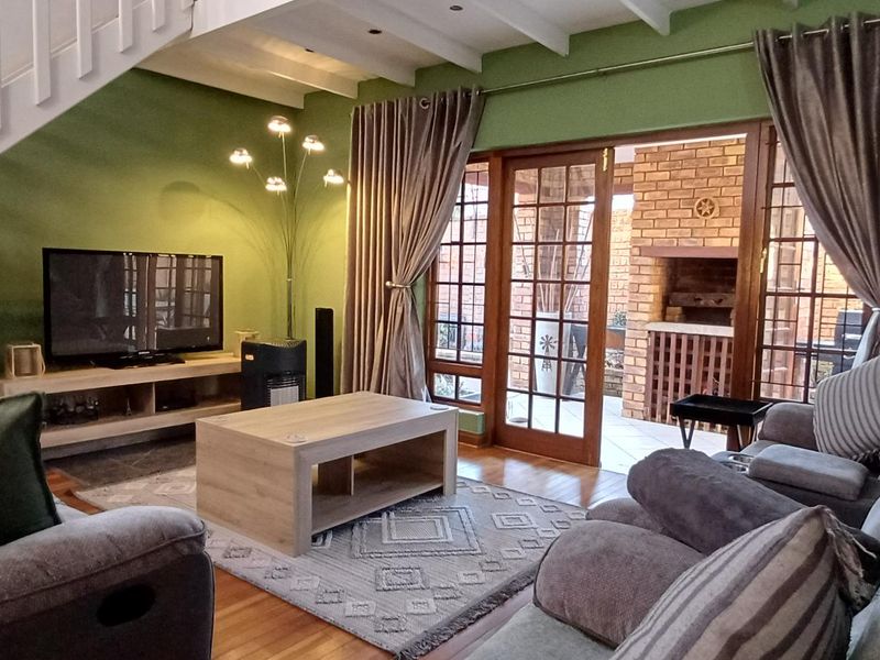 Secure, spasious and designed for modern living - Photo 3