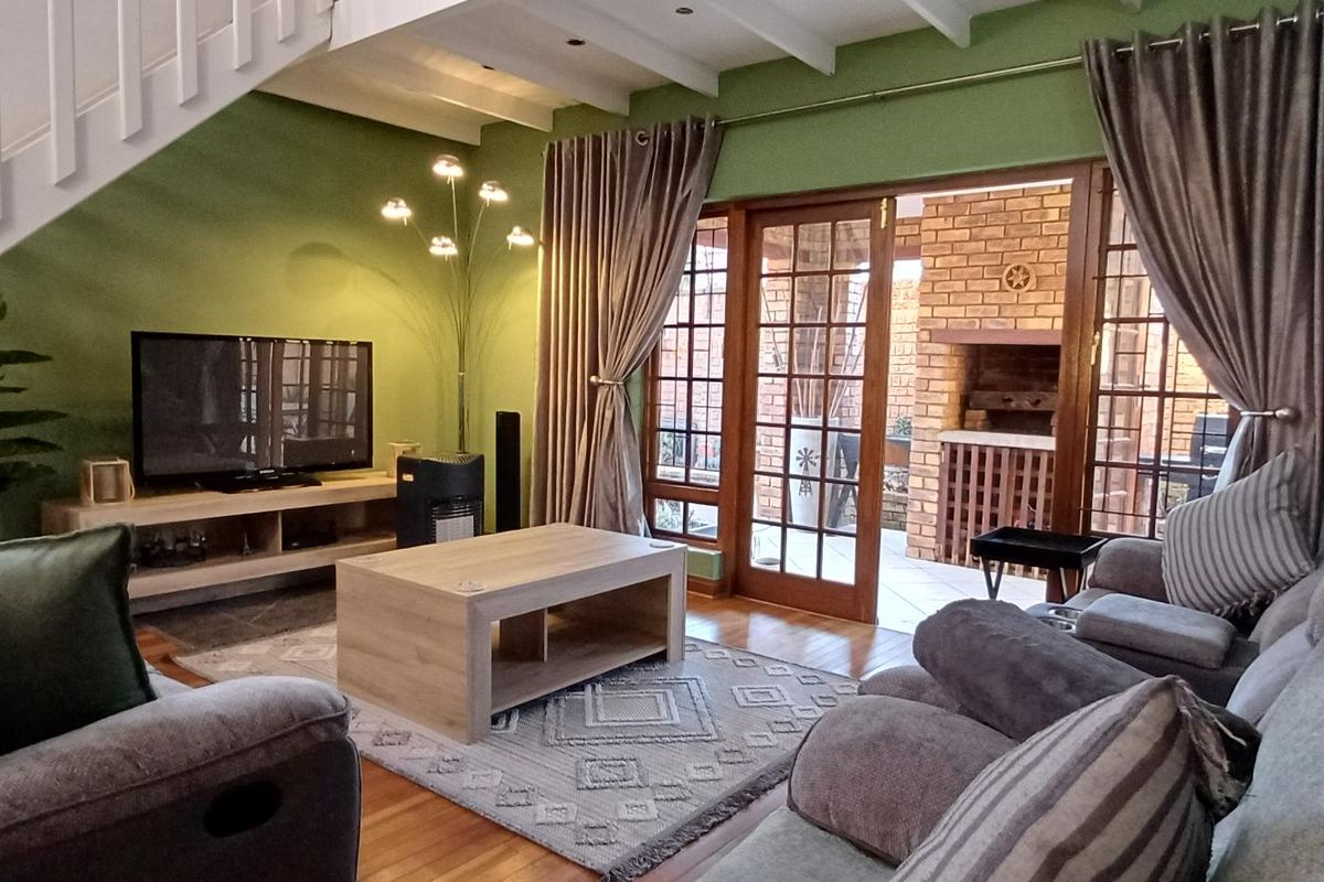 Secure, spasious and designed for modern living - Photo 3