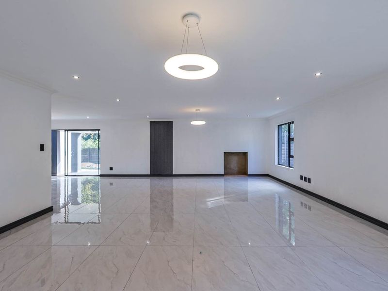 Newly Renovated 6-Bedroom Single-Storey Home with Flatlet – Turnkey Perfection - Photo 10