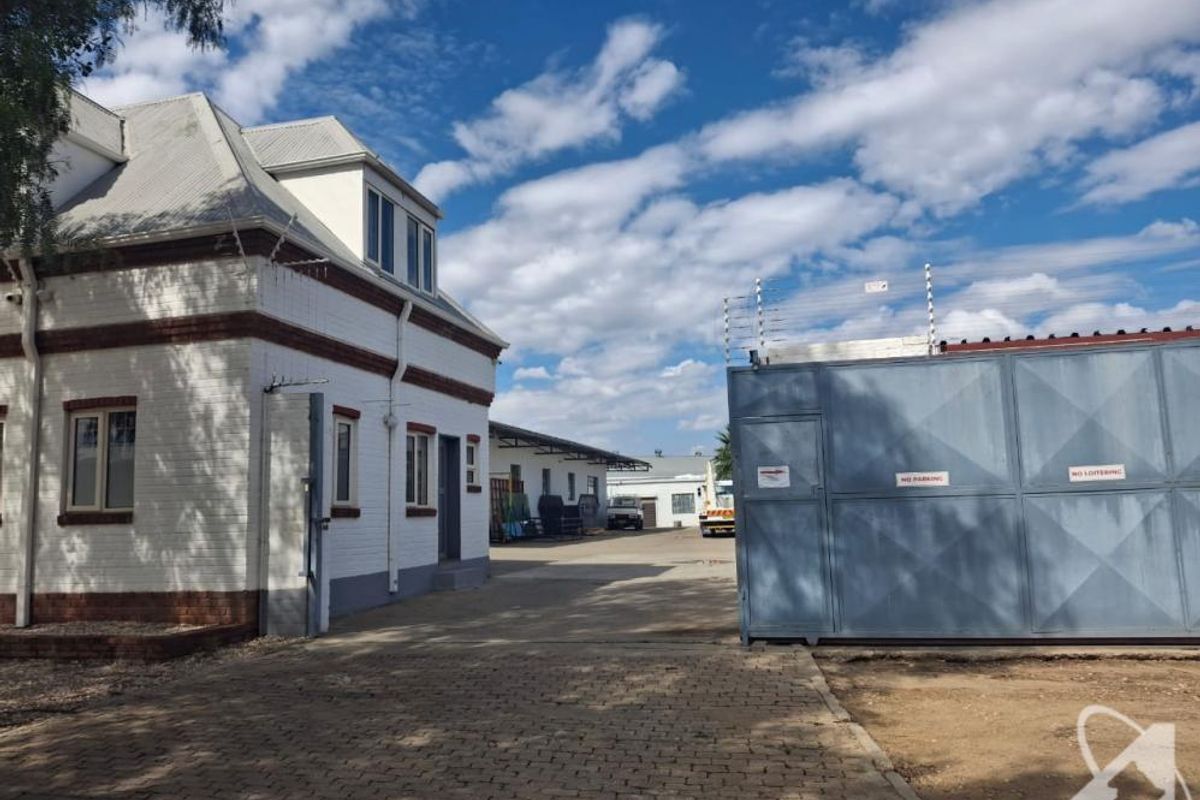 WAREHOUSE & OFFICES FOR SALE – LAFRENZ INDUSTRIAL SELLING PRICE N$13,650,000 - Photo 4