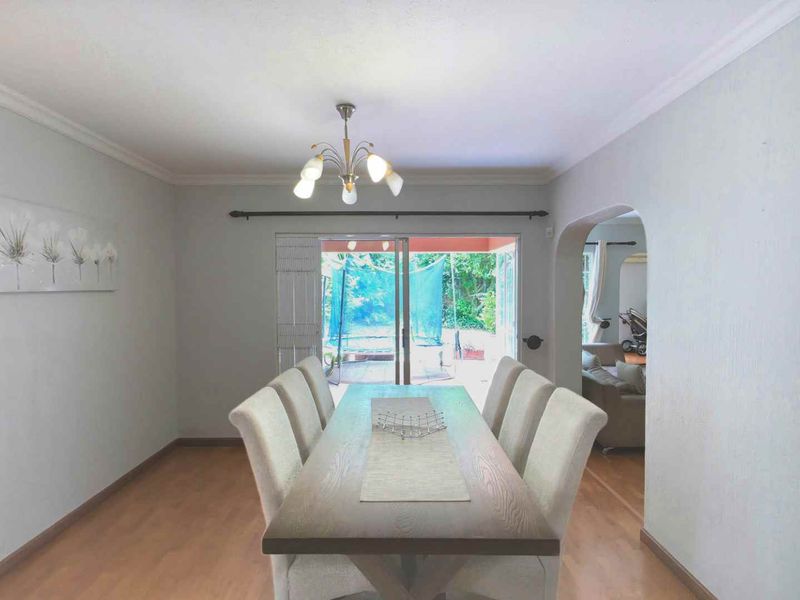 Spacious, Location Perfect, 3 Bedroom Sandton Townhouse with Private Garden - Photo 7