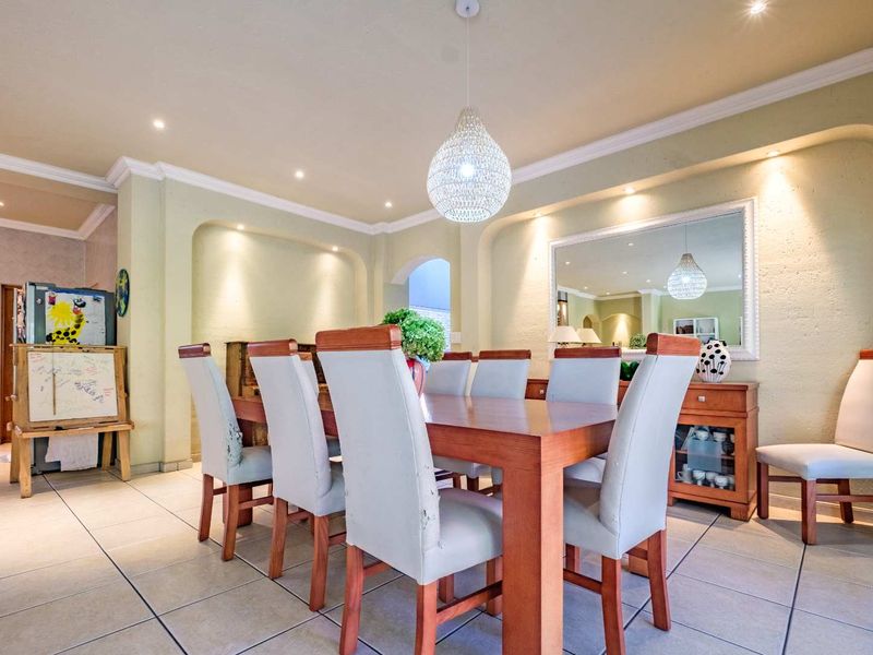 Beautiful home in Stunning Tuscan Estate. - Photo 9