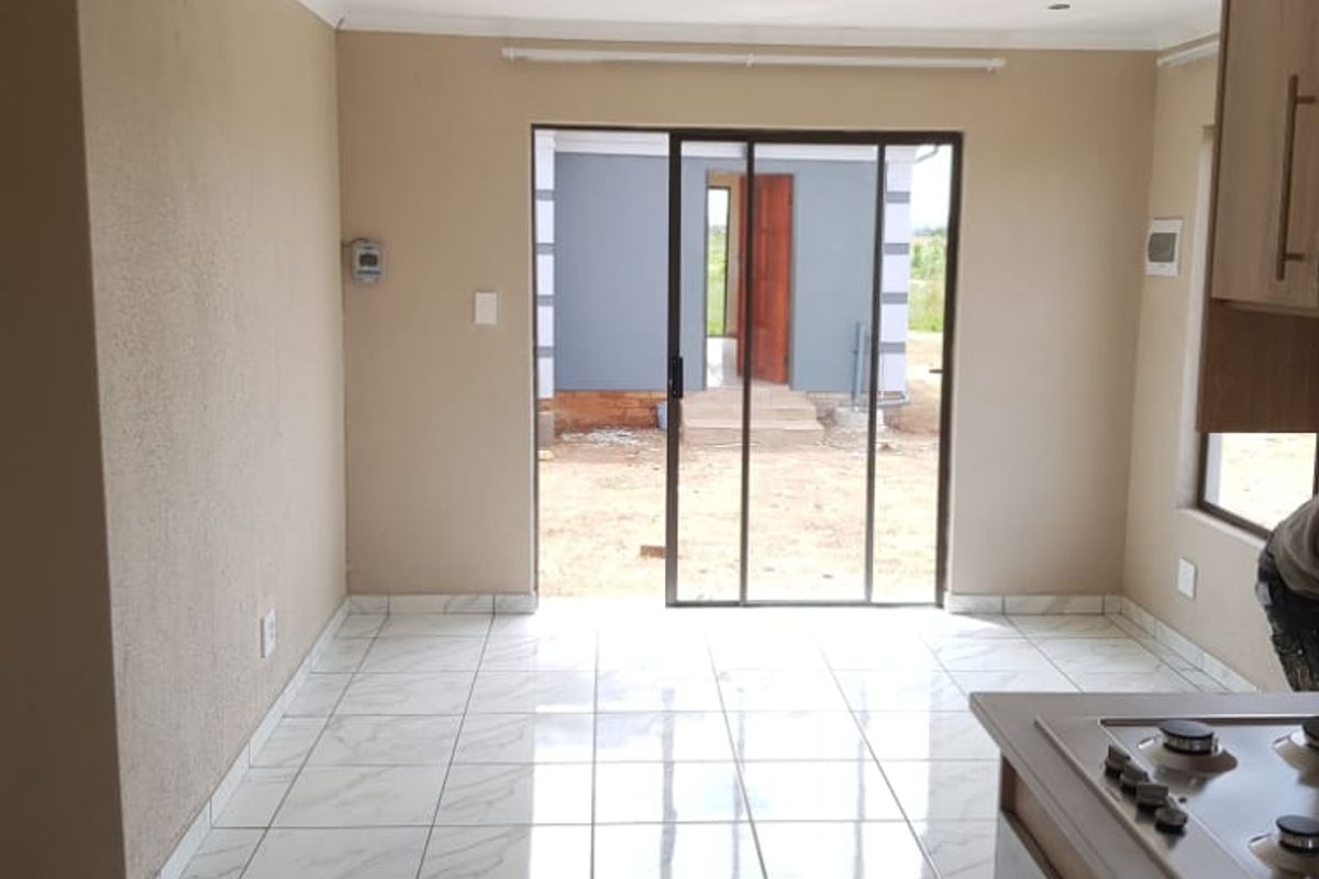 NEW DEVELOPMENT, ALL COSTS INCLUDED, FULL TITLE STANDS. NO DEPOSITS / 100% BONDS (dependent on client profile) - Photo 5