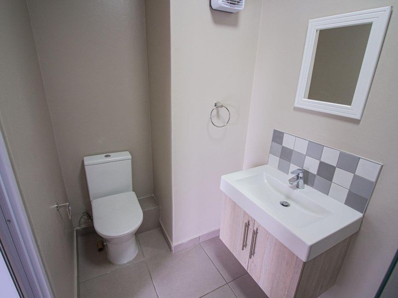 Bachelor/Studio Apartment available in Hatfield - Photo 7