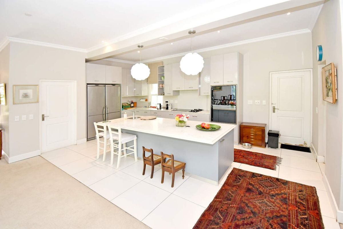 Luxury living within a secure Bryanston enclosure - Photo 5