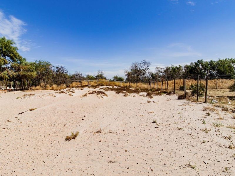 Farm for Sale with Houses and Cottages (incl. an Office Block), 21.87ha - Photo 8