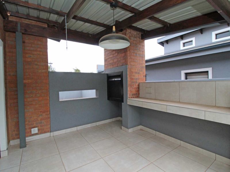 This is it! Beautiful 2 Bedroom 2 Bathroom Townhouse in a Secure Estate - Photo 9