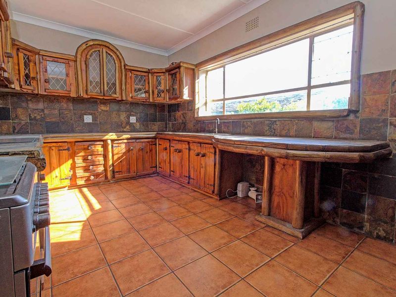 Spacious Family Oasis with Renovated Pool & Solar Power! - Photo 6