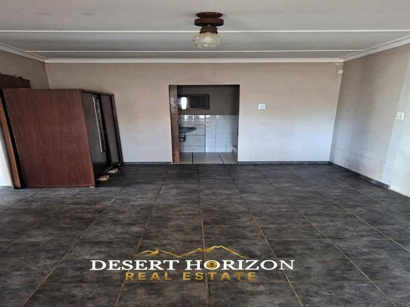 Karas Region, Keetmanshoop | Big Family home with flat for sale - Photo 9