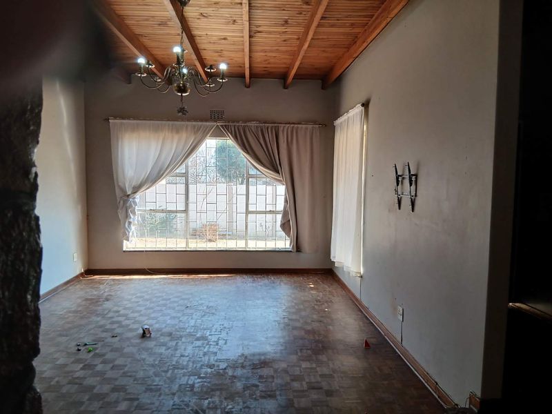 Family Home with Cottage for sale - Photo 9